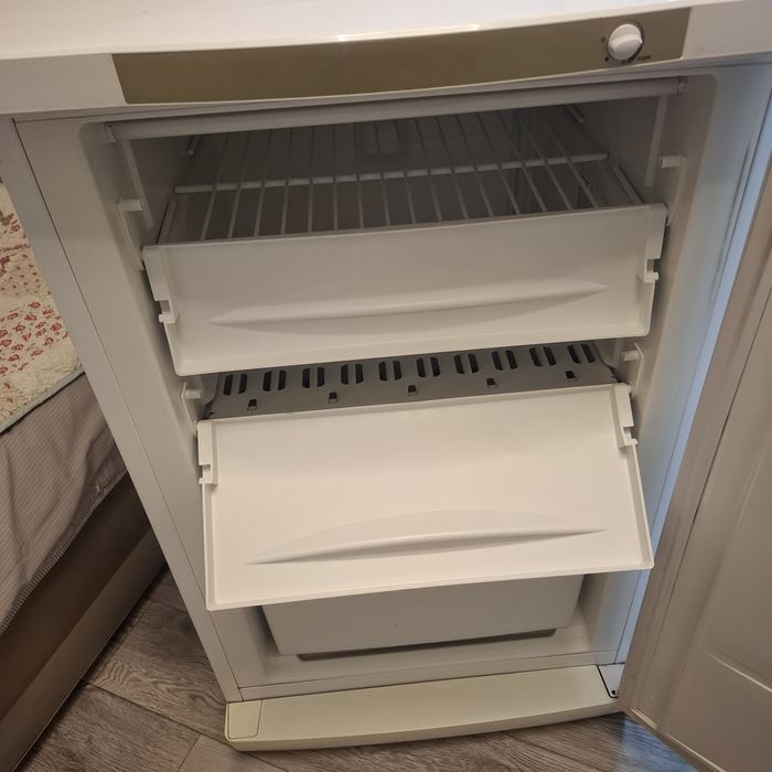 Продам морозильник Indezit