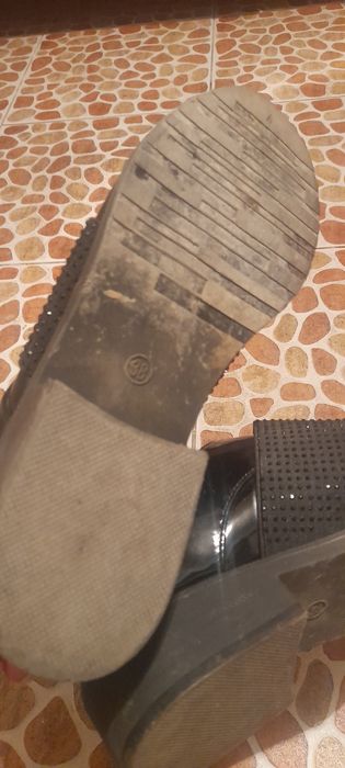 Туфли женскии черныи