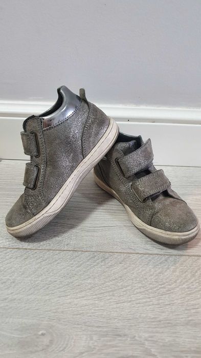 Продам детские ботинки для девочки, кожа