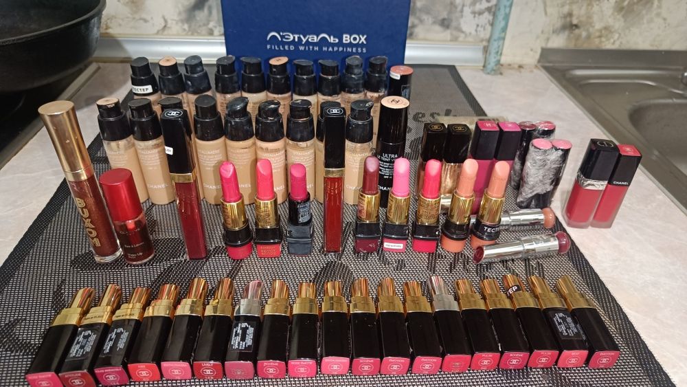 Тональные /помады фирмы Chanel