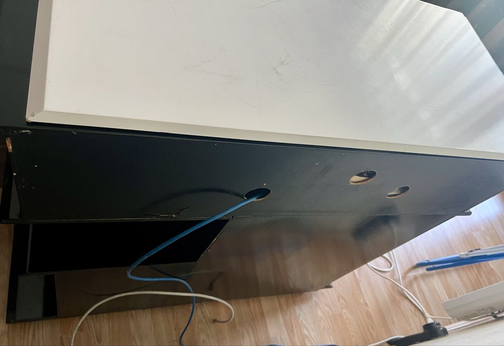 ТВ шкаф от масивно дърво