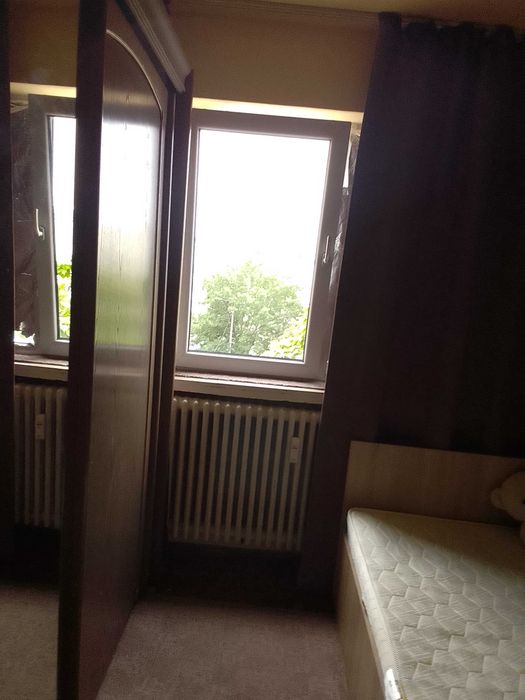 Apartament cu trei camere de vanzare.