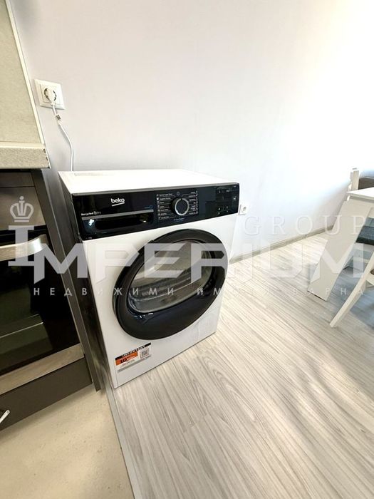 НОВ! Тристаен апартамент с ПАРКОМЯСТО под наем - Затворен комплекс в