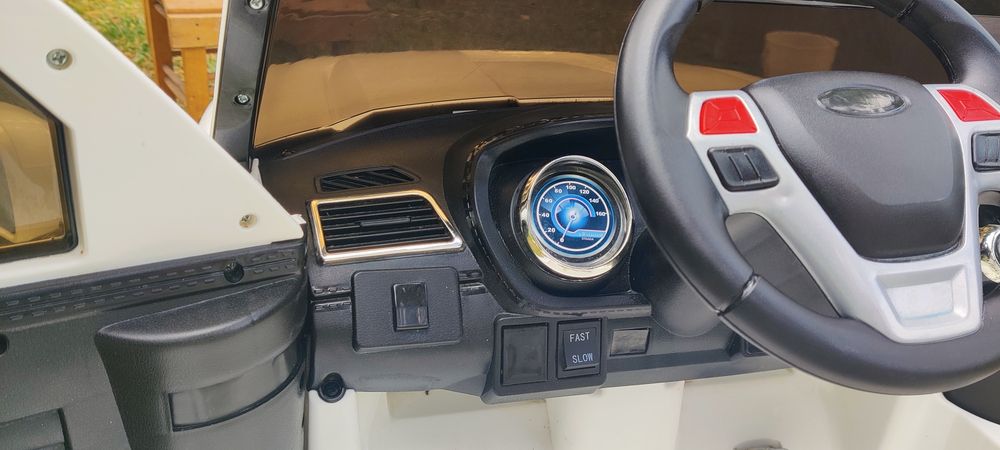 Акумулаторна количка джип