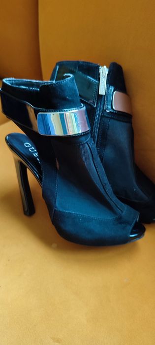 Дамски обувки Guess отворени с ток 37.5