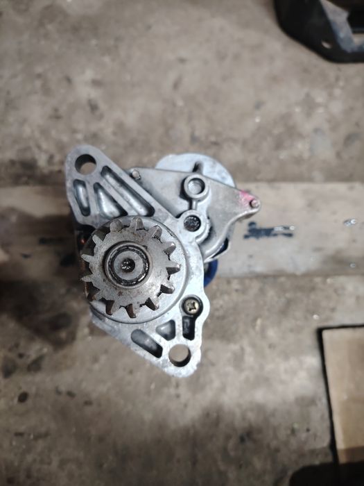 Продам стартер на ДВС 3sfe