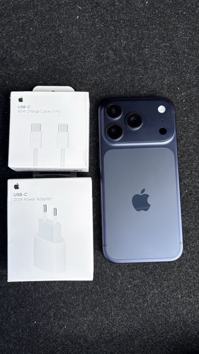 iPhone 17 Pro Blue Titan, cu 100% baterie