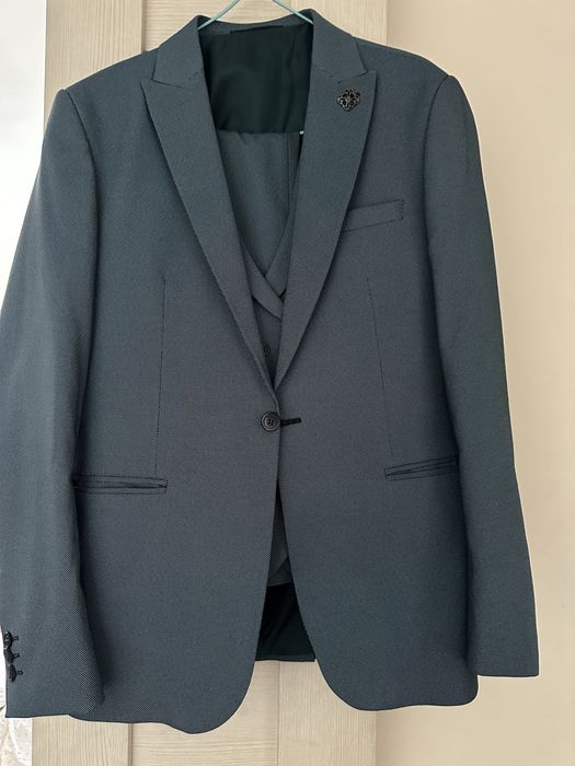 Продам костюм очень стильные