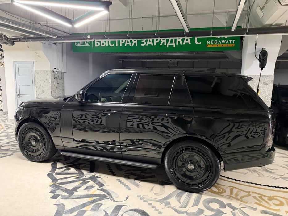 Land rover sotladi