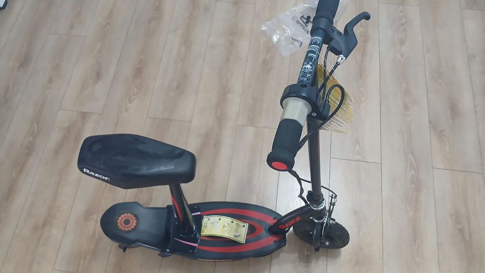 Trotinetă electrică Razor E100