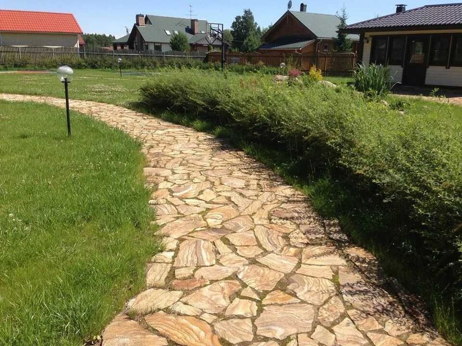 Натуральный камень для стильного двора