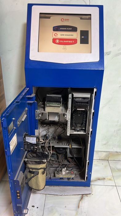 Терминал QIWI с купюроприемником