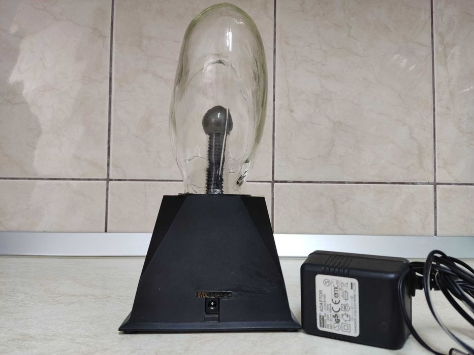 Lampa in forma de inima cu plasma/fulgere la atingere