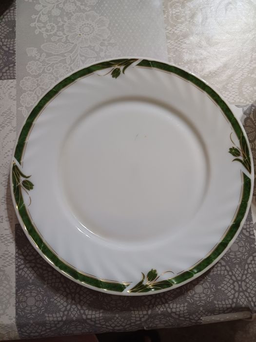 Продам тарелки в хорошем состоянии.