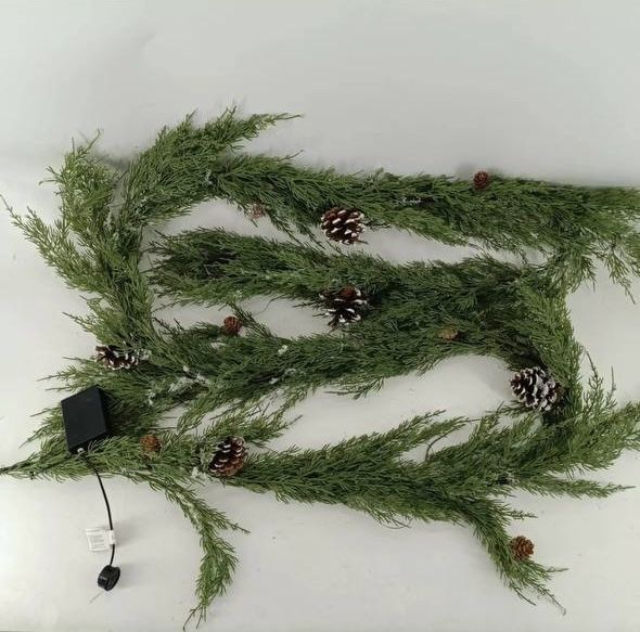 Еловые гирлянды с шишками по 2,7 м (2шт) для новогоднего декора