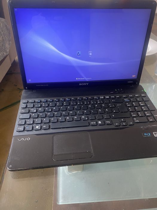 Laptop  Sony    .