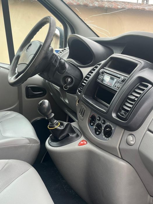 Opel vivaro 8+1 model lung