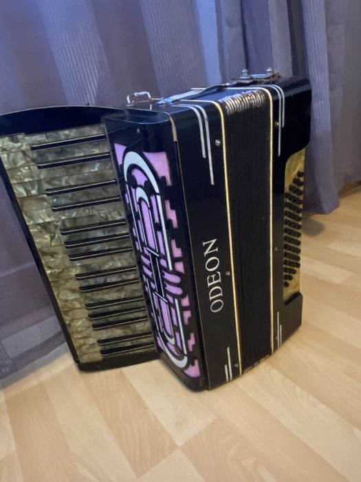 Vand acordeon Odeon!