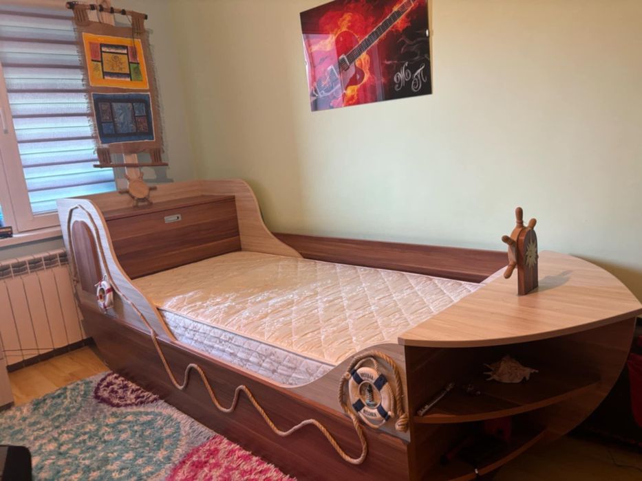 Легло и секция за тинейджърска стая