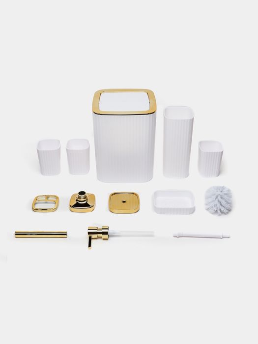 Набор аксессуаров для ванной комнаты.