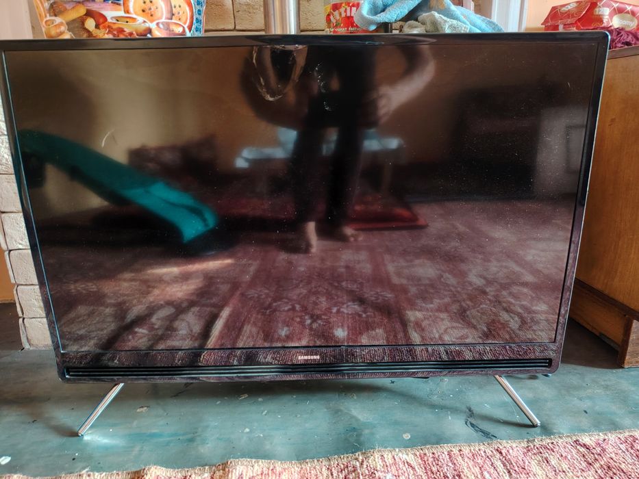 Televizor ekrani singan