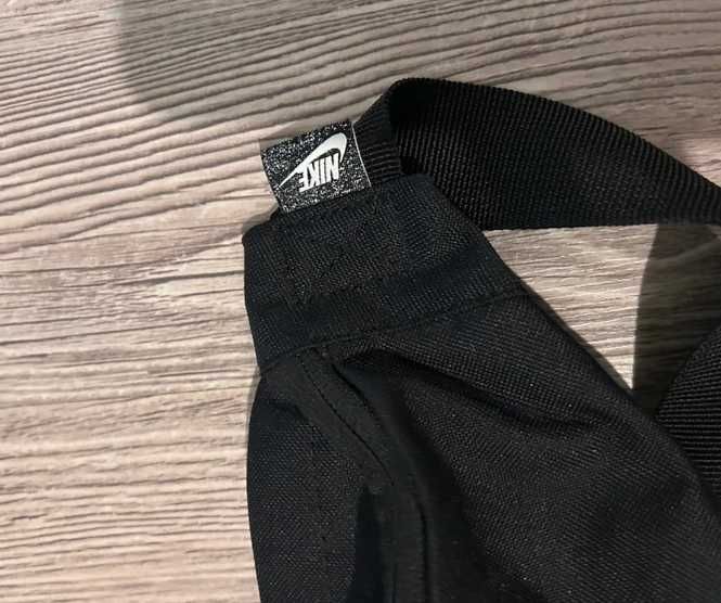 Borsetă Nike neagră One size, curea reglabila