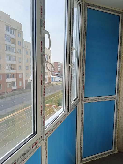 Окна, балконы, витражи