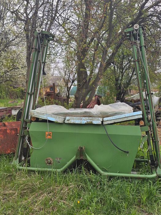 Vând mașină de imprastiat chimic