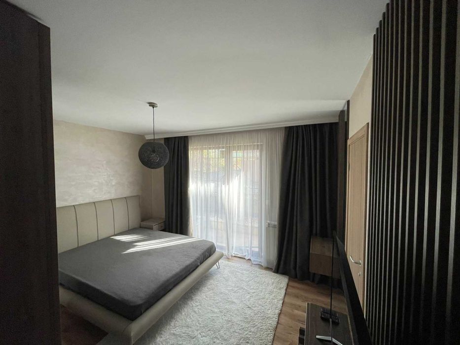 Продава се Тристаен апартамент в София, Фондови жилища - 94 кв.м за 765 €/кв.м - Снимка #1