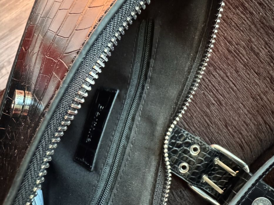 Малка черна чанта Bershka