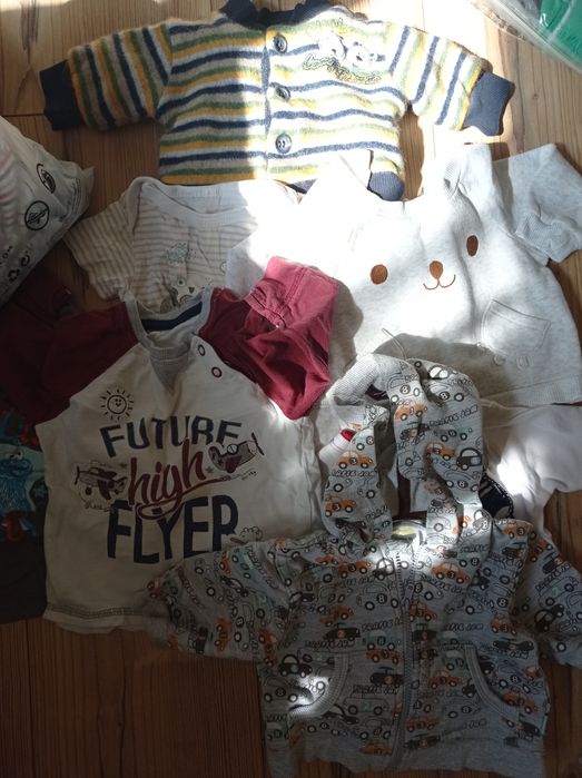 Играчки Fisher price и дрехи на известни марки от 0-6 м.