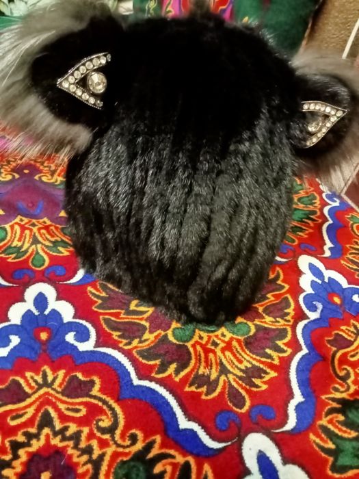 Срочно продам 2 шапки по 5000тг!