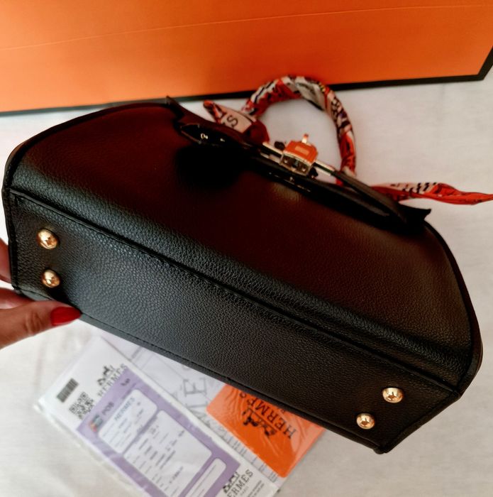 Geanta mini ,model Kelly, curea detasabila umăr, saculet, etichetă