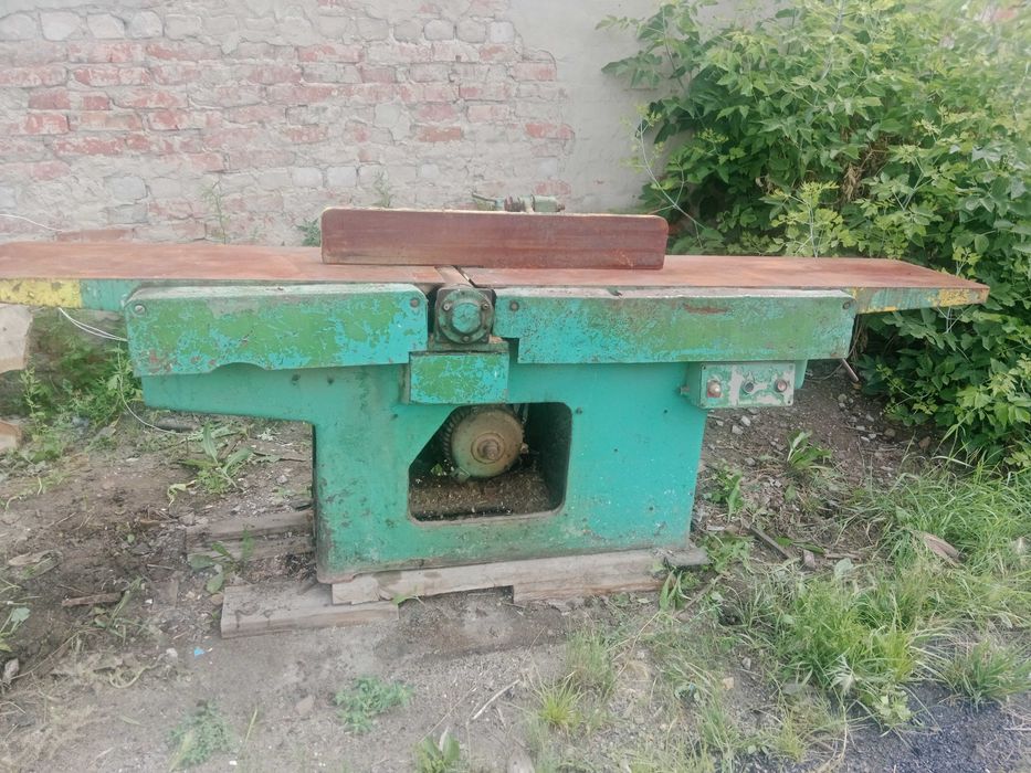 Продам.станок деревообрабатывающий .