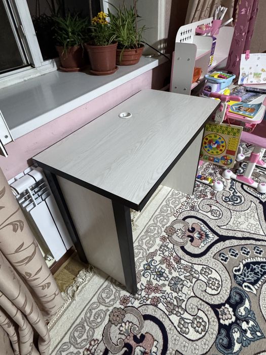 Компютерный(писменный) стол сотилади