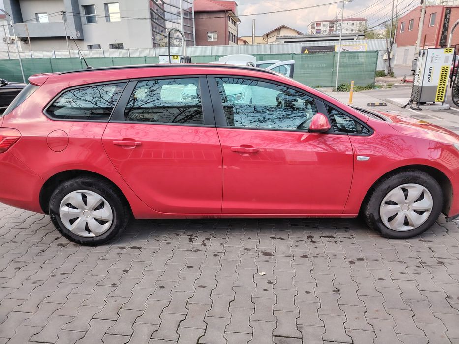 Vând sau schimb Opel Astra J tourer