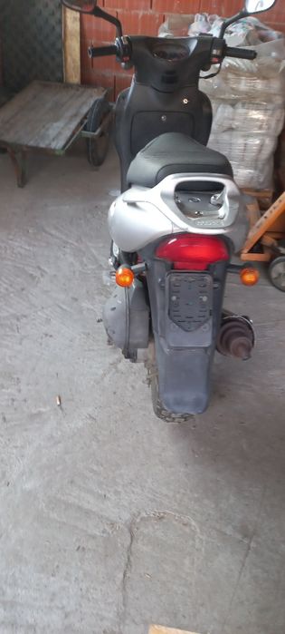 Vind scuter Kimko pe benzina