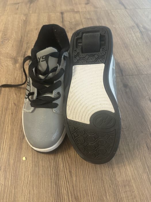 Кроссовки на колесиках Heelys