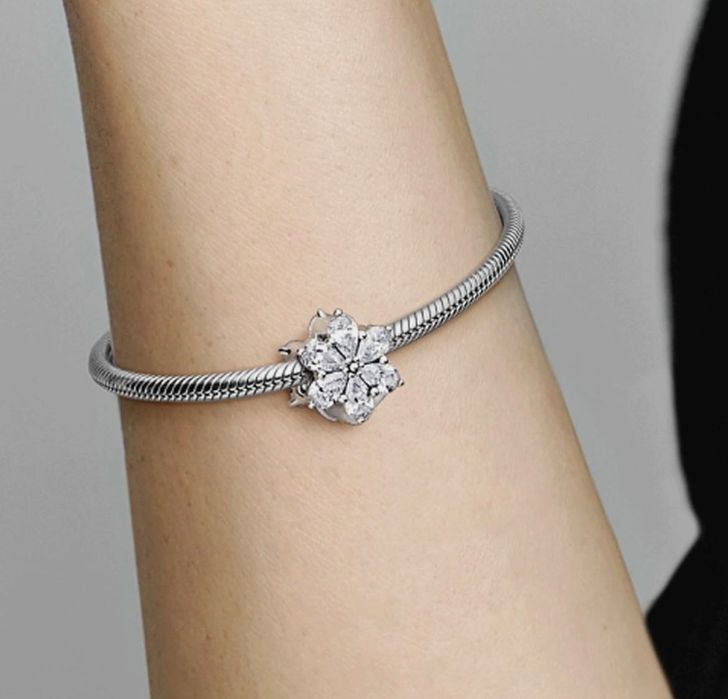 продаются шармы пандора,серебро 925