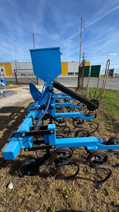 DE VÂNZARE: Cultivator - Prășitoare 5 secții pe 4 rânduri | 2 Ani Garanție