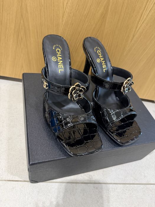 Високи чехли Chanel