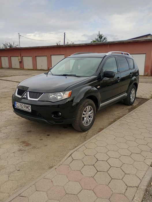 Vând Mitsubishi Outlander 2