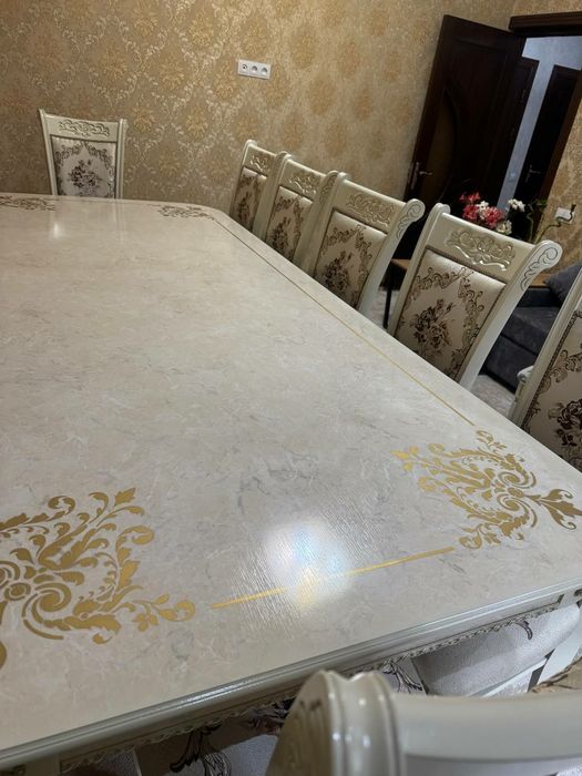 Продаётся стол с стульями