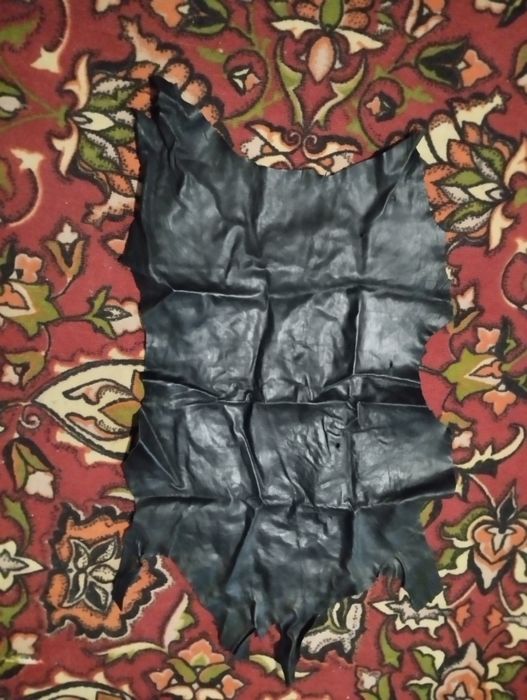 Кусок натуральной кожи,можно сшить перчатки