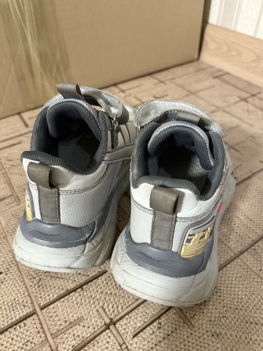 Детские кроссовки