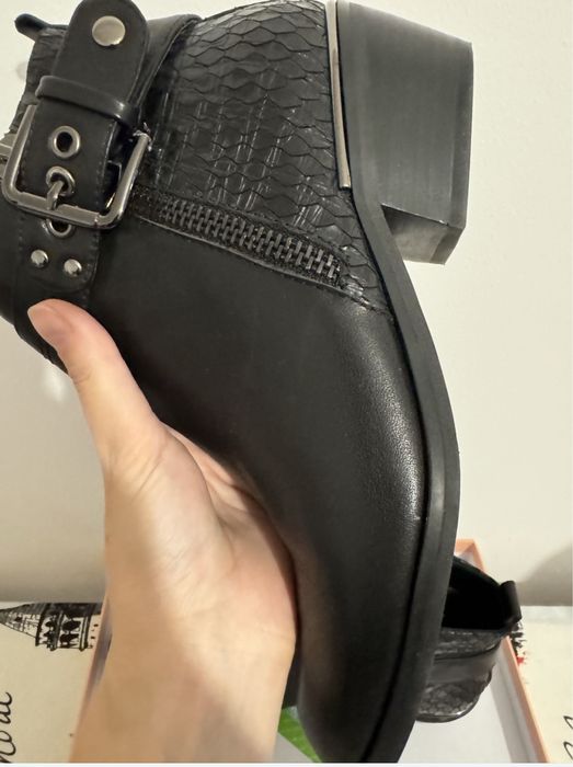 Ghete piele naturala Alma en Pena