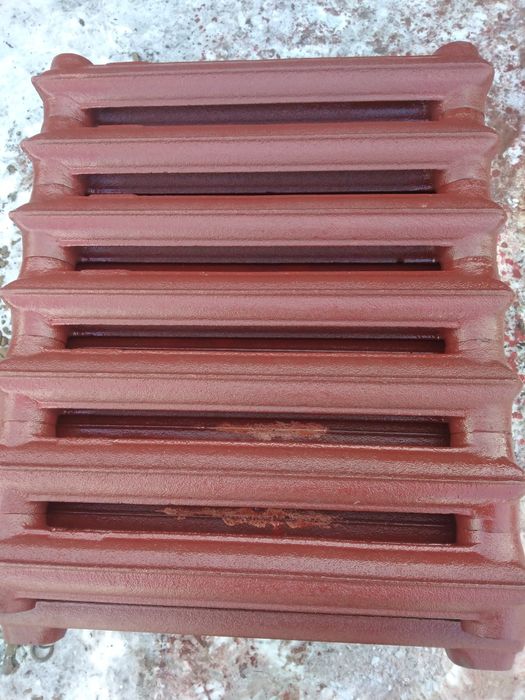 Продаем чугунные батареи отопления.