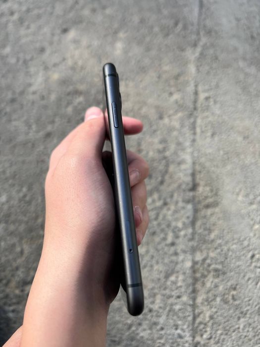 Srochno Iphone 11 black LL/A korobka