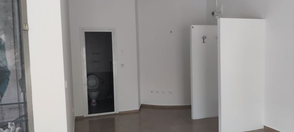 Дава се под наем Магазин в Благоевград, Идеален център - 34 кв.м за 357 € - Снимка #4