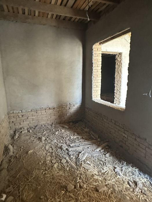 Uy sotiladi 4 Xonali yangi qurulgan uy hamom va tuvaleti bor